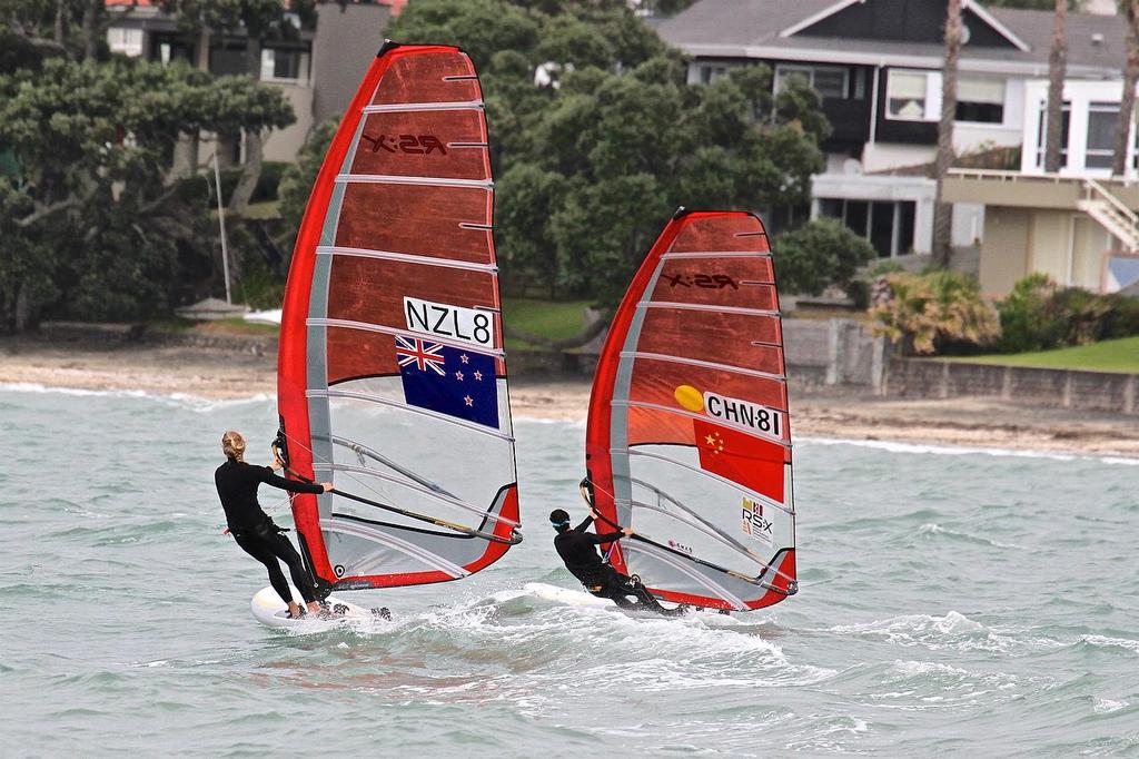 Natalia Kosinska and Peina Chen 92015 World Champion)  do a warmup along Takapuna Beach, Takapuna, March 31 2016  © Richard Gladwell www.photosport.co.nz